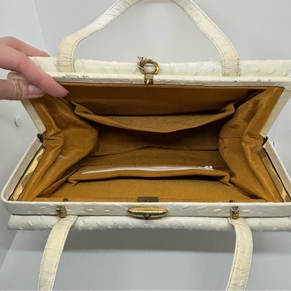 Vintage Classic Elegant Structured Top Handle Handbag – ostrich embossing -Ivory - Picture 9 of 14